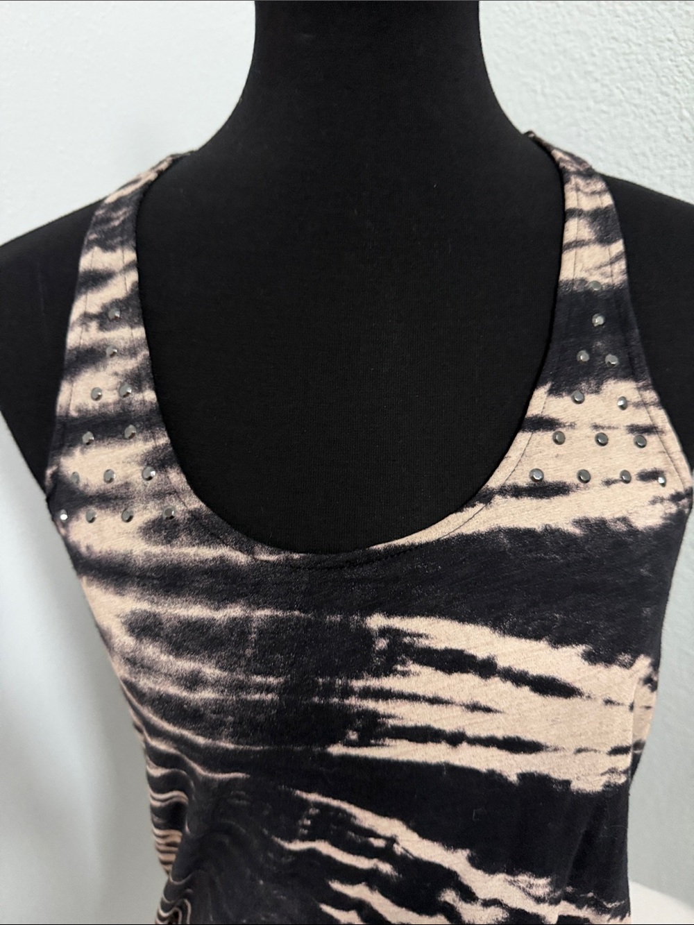 Express Black & Tan Tie-Dye Racerback Tank Medium long rhinestones studs